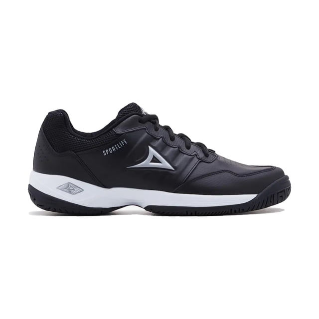 tenis pirma para tenis hombre novak 7008 zapatilla deportiva negra y blanca en vista lateral derecha, perfil bajo con suela blanca y banda de agarre negra, logo Pirma plateado en el costado y empeine liso con cordones visibles; suela evalite indicada en especificaciones, pensada para uso en cancha y adecuada para uso diario.