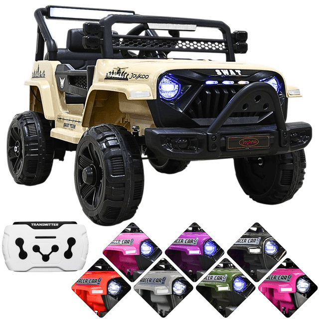 camioneta montable electrica para niños control remoto 12v - beige 3/4 frontal: camioneta eléctrica beige JOYKOO con defensa y parrilla negra, faros LED encendidos, volante y asiento con cinturón de seguridad, ruedas negras de plástico rígido; tablero con botones y puerto USB visible y control remoto incluido. Para niños 3-6 años hasta 30 kg, 2 motores y batería 12V; adecuada para juego supervisado en interiores y exteriores.
