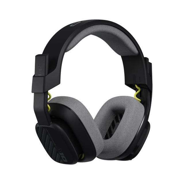audífonos logitech astro a10 negro con micrófono de varilla volteable, vista 3/4 frontal centrada; copas acolchonadas grises, diadema acolchada con interior de malla, rieles interiores amarillos y control de volumen integrado en la copa, diseño robusto para sesiones largas de juego y a menudo usados para monitoreo básico en streaming.