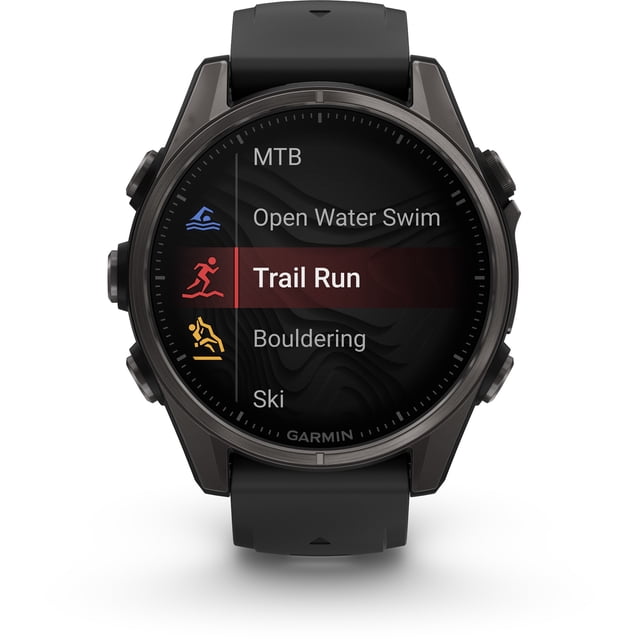 garmin, monitor deportivo, fenix 8, 43mm, amoled, sapphire,carbon gray reloj multideporte 43 mm con pantalla AMOLED y bisel gris carbón, vista frontal centrada mostrando el modo 'Trail Run' resaltado junto a Open Water Swim, Bouldering y Ski; correa negra de silicona y botones laterales visibles.
