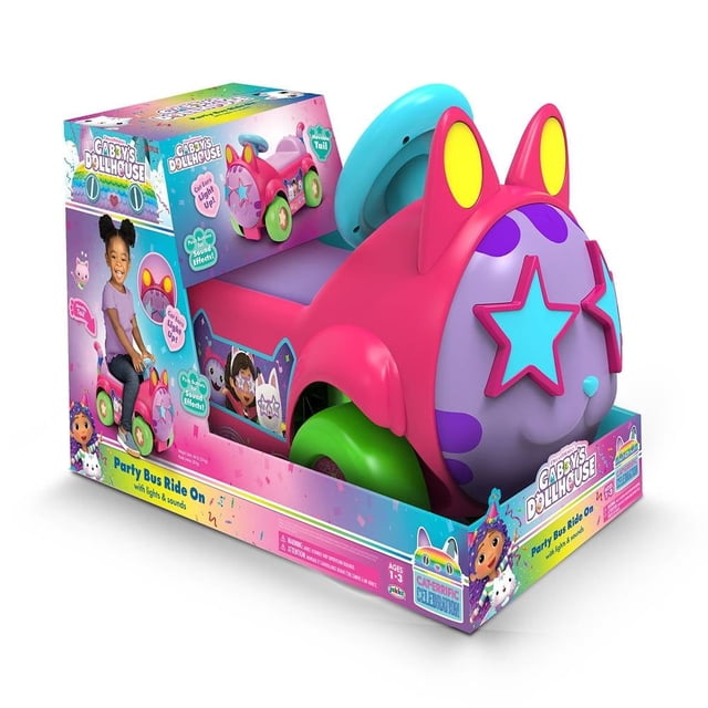 montable gabby's dollhouse corre pasillos personaje gabby y su casa de juguetes montable infantil rosa y morado con volante azul; diseño de gato con orejas que se iluminan, gran estrella frontal, ruedas verdes y cola móvil que se mueve; botones en el volante para sonidos y almacenamiento bajo el asiento; recomendado 1–3 años, peso máximo 20 kg; vista 3/4 frontal en empaque.