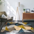 thumbnail image 1 of La Alfombra de La Sala de Estar Es Geométricamente Buena para Uso Doméstico, El Dormitorio Está Cubierto con Tapetes y La Alfombra de La Mesita de Noche Se Usa Como Tapete., 1 of 2