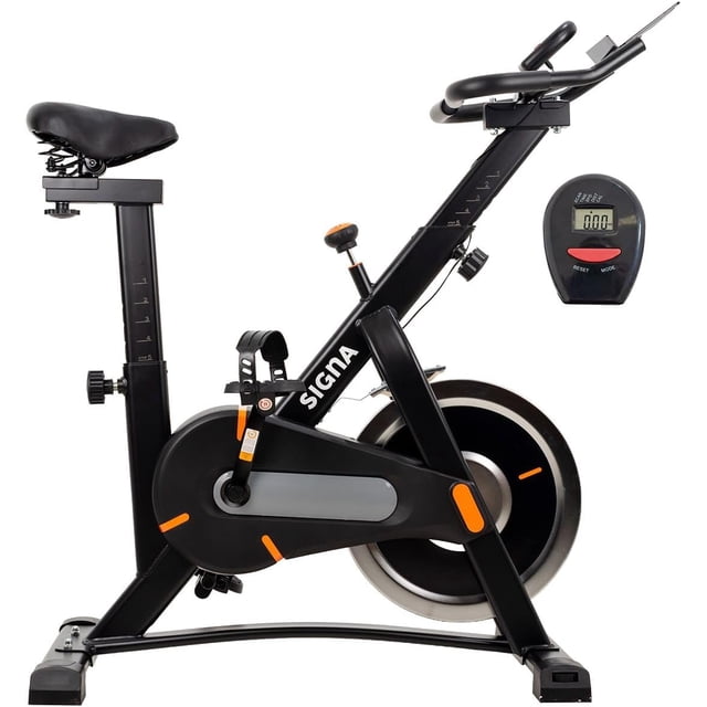 bicicleta de ejercicio fitness con monitor bici fija de spinning con soporte para celular bicicleta estática magnética negro, vista lateral 3/4 del cuadro en X con volante de inercia, pedales con correas y asiento ajustable; monitor digital independiente y perilla de resistencia magnética; ideal para entrenamientos interiores en casa o gym y suele usarse también para sesiones de cardio en espacios reducidos.