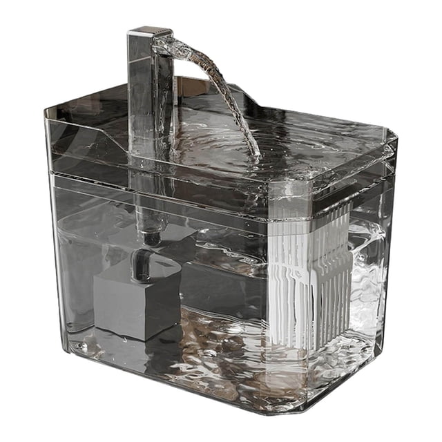 fuente de agua smart cat - dispensador de agua para mascotas de gran capacidad de 1500 ml con bomba silenciosa y acceso a beber 360° para gatos y perros pequeños vista 3/4 de un depósito rectangular transparente de 1,500 ml con boquilla elevada que vierte un chorro de agua, bomba interna y filtro visibles, piezas totalmente desmontables para fácil limpieza; también suele usarse como fuente portátil para viajes cortos.