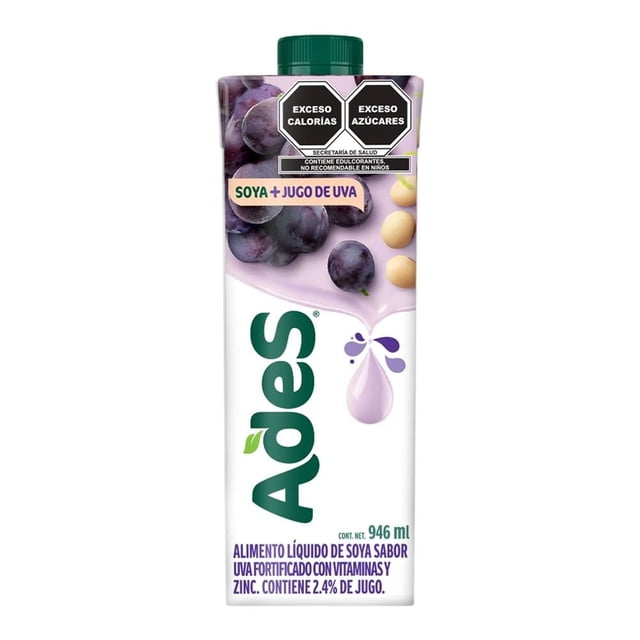 alimento líquido de soya ades sabor uva 946 ml envase de cartón frontal con tapa verde, logo Ades vertical, ilustración de uvas moradas y gotas que representan jugo de uva, sellos frontales "Exceso Calorías" y "Exceso Azúcares", rótulo inferior que menciona vitaminas añadidas y contenido neto 946 ml.