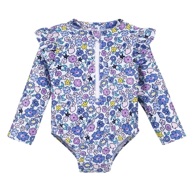 gerber traje de baño bebe 1 pieza azul con cierre frontal y protección upf 50+; vista frontal centrada de una pieza de manga larga para bebé niña en azul con estampado floral lila, morado y amarillo, cremallera frontal blanca hasta el pecho, volantes pequeños en los hombros, cuello alto cerrado y corte clásico de pierna. Fondo blanco de estudio; ideal para playa, alberca o clases de natación y a menudo usado para sesiones de juego acuático infantil.