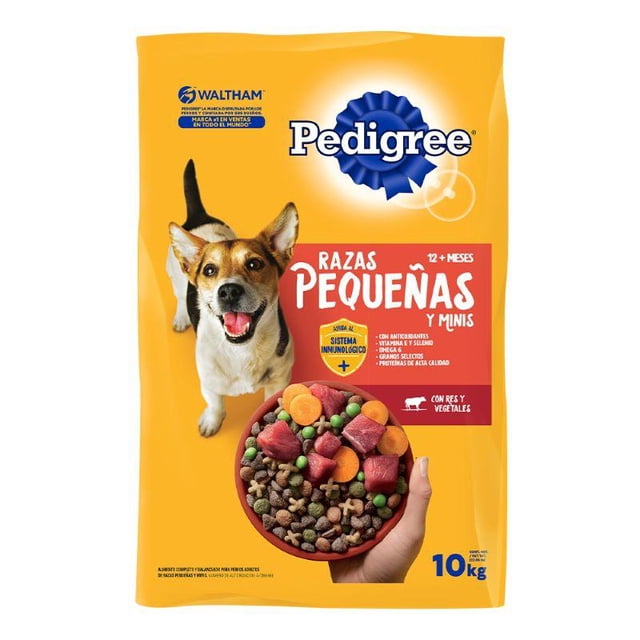 alimento seco para perro adulto raza pequeña pedigree 10 kg Pedigree bolsa amarilla frontal para razas pequeñas; perro sonriente a la izquierda y mano con plato mostrando croquetas, trozos de carne y vegetales; leyenda que resalta nutrición balanceada, selenio y vitamina E y peso 10 kg.