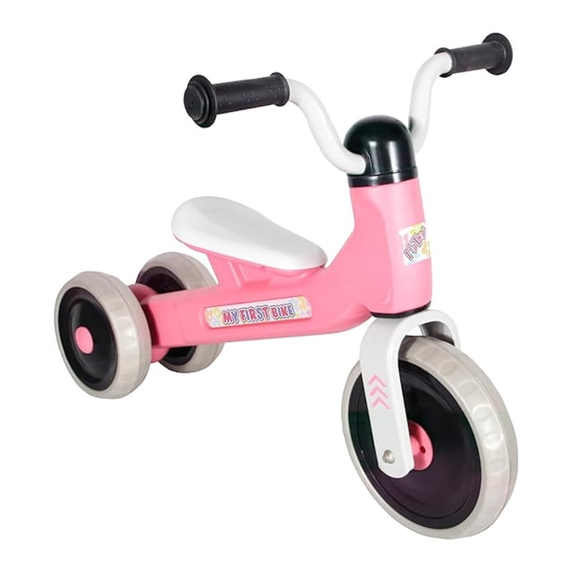 triciclo my first bike rosa my-5216 mytek triciclo infantil rosa, vista 3/4 frontal con cuadro compacto y asiento blanco; manubrio curvo blanco con puños negros, rueda delantera grande con guardabarros blanco y dos ruedas traseras gemelas, calcomanías "My First Bike" en el costado. adecuado para primeros paseos y aprendizaje de pedalear; también suele usarse para juegos de equilibrio en interiores.
