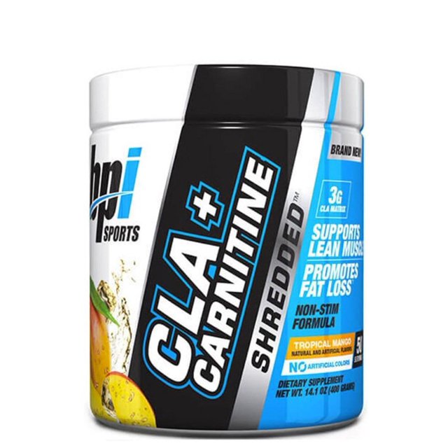 pre entrenamiento bpi cla + carnitina shredded 50 servicios frasco 3/4 frontal con etiqueta negra, blanca y azul; texto grande "CLA + CARNITINE SHREDDED", logo BPI Sports, indicación de 50 servicios y gráfico de mango tropical, indicado como preentrenamiento y apoyo al rendimiento atlético según la ficha.