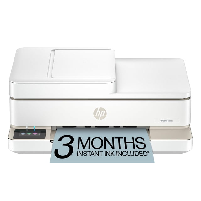 impresora hp envy 6555e inalámbrica multifuncional de inyección de tinta a color Reacondicionado A — Vista frontal, impresora compacta Portobello con escáner plano superior, bandeja frontal abierta y panel táctil a la izquierda; hoja emergente con texto "3 months Instant Ink included" y logotipo HP centrado. Ideal para imprimir, escanear y copiar con conectividad inalámbrica y impresión dúplex automática; a menudo usada también como equipo doméstico para digitalizar documentos personales.