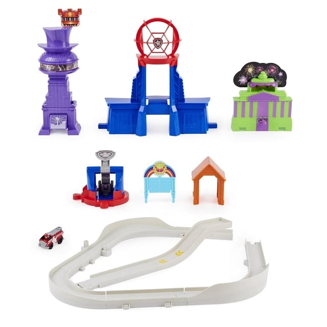 set de juego spin master paw patrol pista rescate en la ciudad true metal — pista azul con base blanca en óvalo, tres módulos de rescate (torre morada, portal azul y edificio verde), lanzador giratorio rojo para iniciar el vehículo, arco decorativo, caseta naranja y coche True Metal Marshall 1:55; ideal para carreras y crear escenas de rescate.
