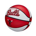 thumbnail image 3 of Mini Balón Retro Bulls Wilson Número 3, 3 of 3